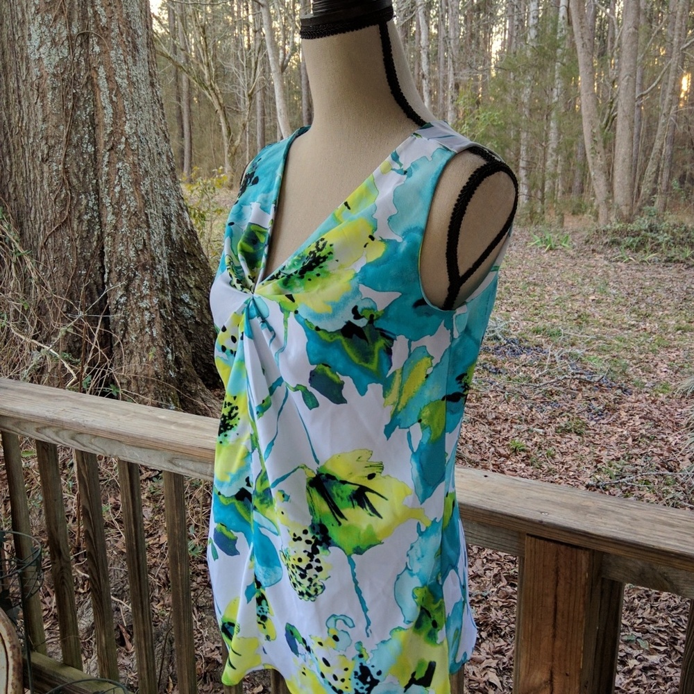 Worthington V neck Sleeveless multicolor